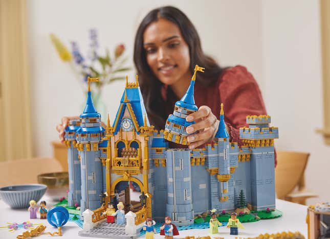 NEW 2016 LEGO Disney Cinderella Castle Set Photos Released