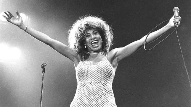 Tina Turner live auf der Bühne in Wembley, 1990. 