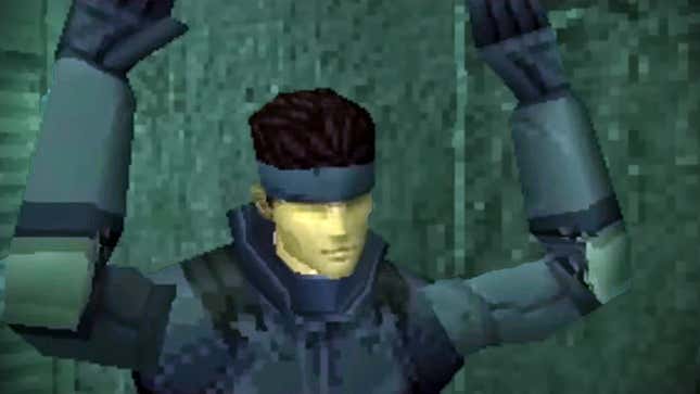 Solid Snake lève les mains dans Metal Gear Solid.