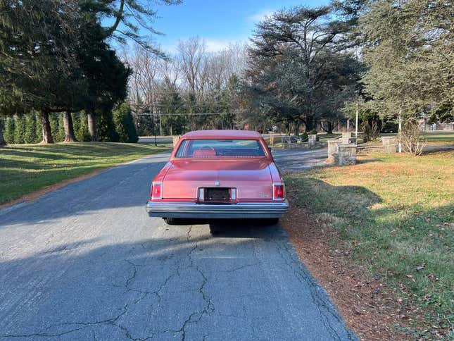 Image for article titled At $7,500, Would You Do A Lap Of Luxury In This 1976 Cadillac Seville?