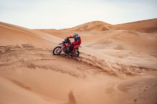 Image for article titled The Harrowing Beauty of the 2023 Dakar Rally