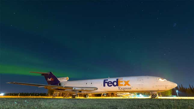 A photo of a Fedex Boeing 727 plane. 