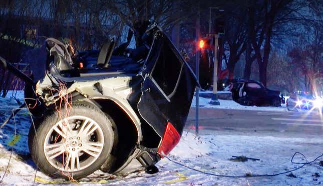 Image for article titled Minneapolis Police Chase Ends With 2 Dead, 3 Injured