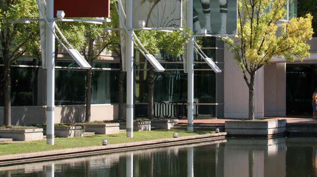 Una piscina reflectante en Beaverton, Oregón