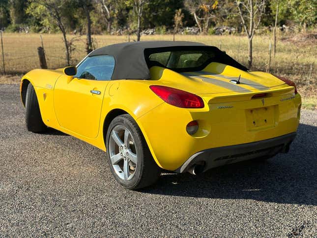 Image for article titled At $12,995, Is This Special Edition 2008 Pontiac Solstice GXP A Winner?