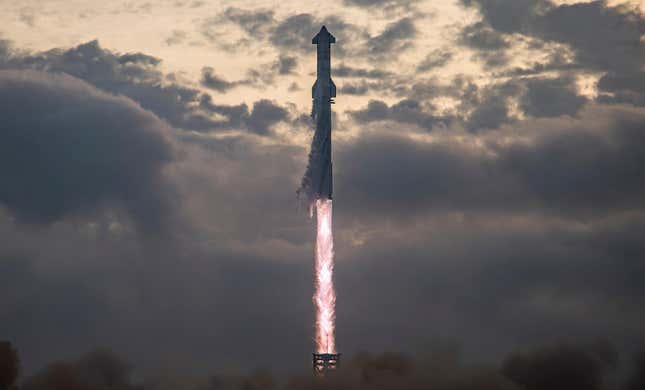 Raumschiff kurz nach dem Verlassen der Startstation der Sternenbasis am 14. März 2024.