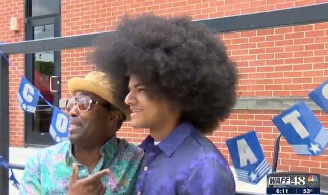 Image for article titled Black Alabama Teen Raises $38,000 for Children With Cancer by Cutting 19-Inch Afro