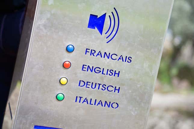 speaker box with blue, red, yellow, and green buttons for francais, english, deutsche, and italiano