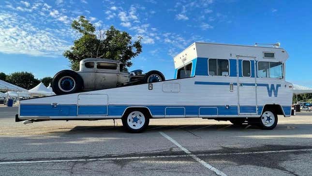 Image de l'article intitulé Daihatsu Mira, Winnebago Flatbed, Chevy Bel Air&amp;#xa0;: les voitures les plus géniales que j’ai trouvées à vendre en ligne