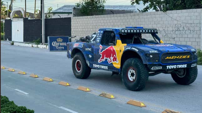 Imagen para el artículo titulado Aquí está todo lo interesante que vi al inicio de la Baja 1000