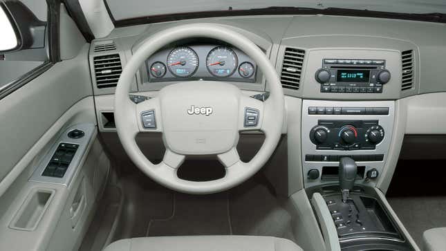 2005-07 Jeep Grand Cherokee dashboard view