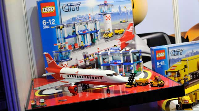 Um conjunto de aeroporto construído em Lego