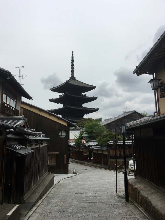 Yasaka-no-to Pagoda is one of Kyoto's most popular tourists spots. 
