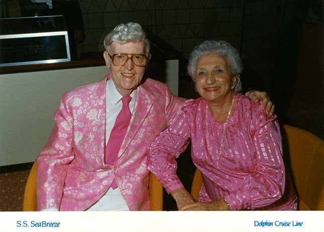 Image for article titled These long lost vacation photos capture the tragicomedy of the 1990s cruise craze