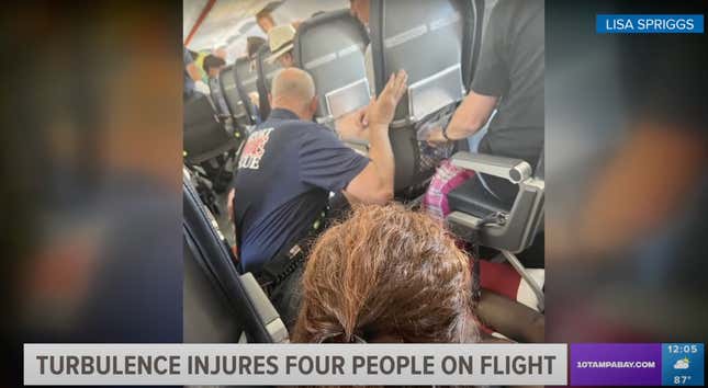 Image for article titled Plane Drops 8,000 Feet, Injuring Four Passengers