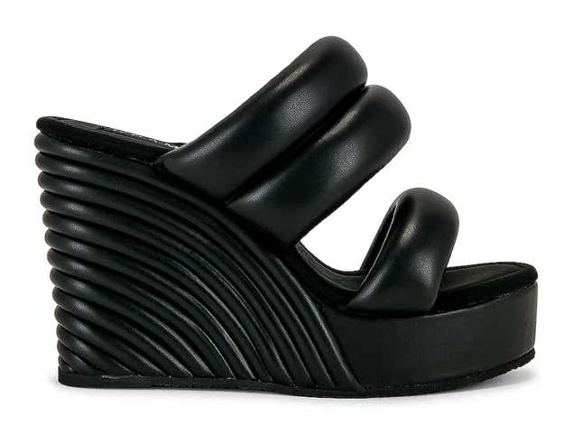 Image for article titled Summer 2023: Even More Shoe Trends You Need Now!