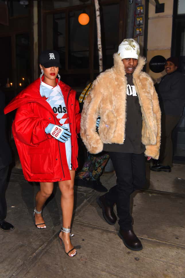  Rihanna und A$AP Rocky wurden am 22. Januar 2022 beim Abendessen in SoHo in New York City gesehen.