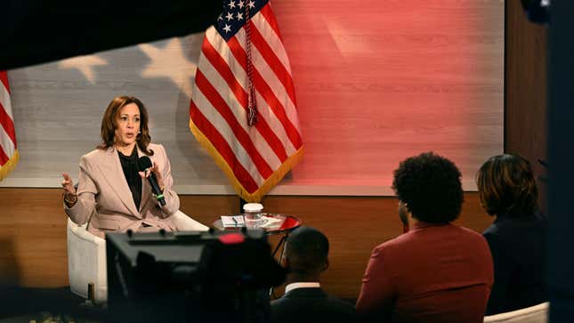 Image de l'article intitulé Les 5 principaux enseignements de l’interview de la vice-présidente Kamala Harris avec la NABJ