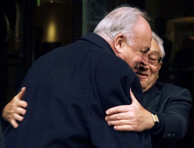 With former German chancellor Helmut Kohl, Mar. 2000. (AP Photo/Markus Schreiber)