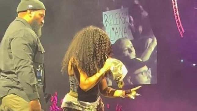 Image for article titled WATCH: Why Did SZA Almost Walk Out Of Her Own Concert in Australia?