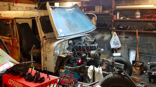 Image for article titled A Simple Electrical Issue Has Stopped My $500 Postal Jeep Project in Its Tracks