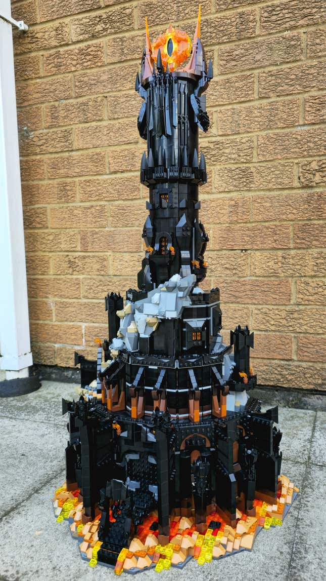 Image for article titled Lego's Lord of the Rings Barad-Dûr Set Is Just About Worthy of a Dark Lord