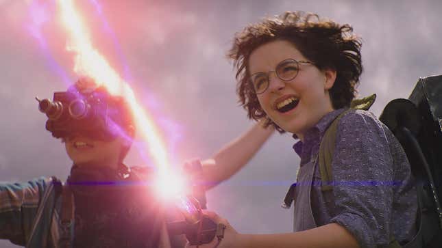 Mckenna Grace and Logan Kim in Ghostbusters Afterlife.