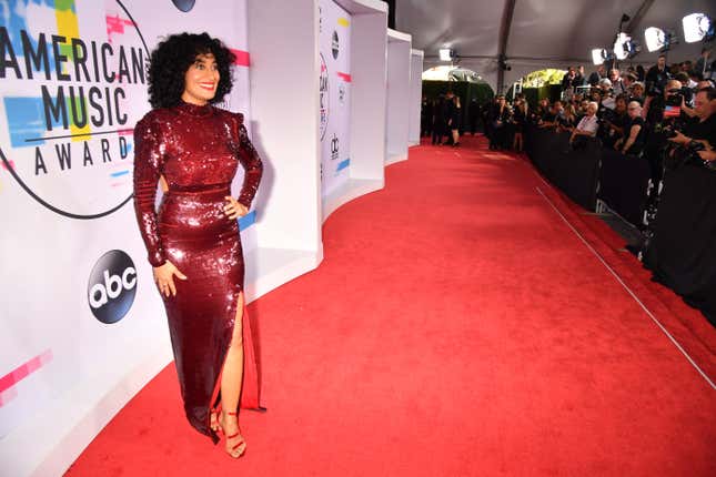 Tracee Ellis Ross assiste aux American Music Awards 2017 au Microsoft Theater le 19 novembre 2017 à Los Angeles, en Californie.