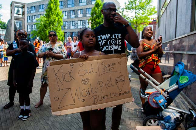 Image for article titled A Belgian City Had a Response to a Black Mrs. Claus That You Might Expect