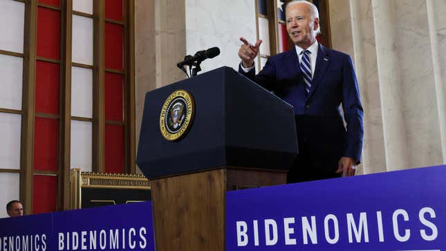 Image for article titled Biden is attempting to cancel student debt again with a different statute