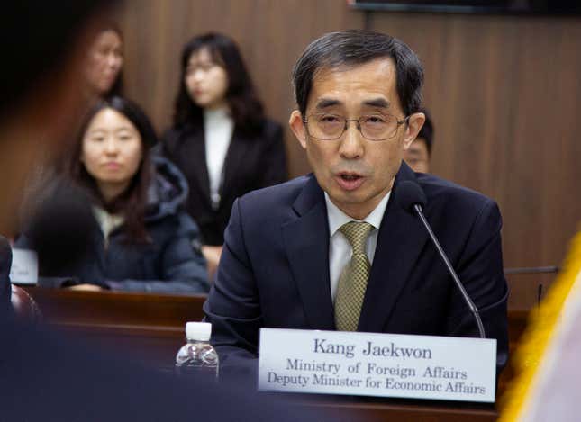 South Korean Kang Jae-kwon, right, Ministry of Foreign Affairs Deputy Minister for Economic Affairs, meets with Japanese counterpart Keiichi Ono, Senior Deputy Minister for Foreign Affairs during their meeting at the ministry of foreign affairs in Seoul, South Korea. Thursday, Dec. 21, 2023. (Jeon Heon-Kyun/Pool Photo via AP)