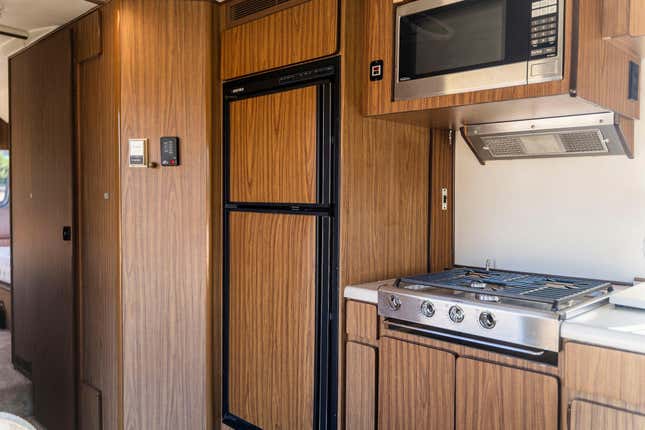Image for article titled This Gorgeous RV Combines Vintage Looks With Modern Duramax Power