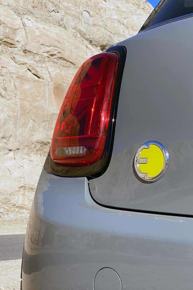 Image for article titled The Mini Cooper SE Isn't Perfect, But We Need More EVs Like It
