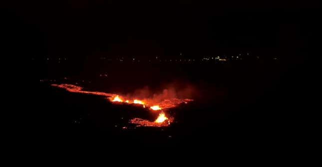 Image for article titled Photos Show Wall of Fire and Smoke in Iceland&#39;s Latest Eruption