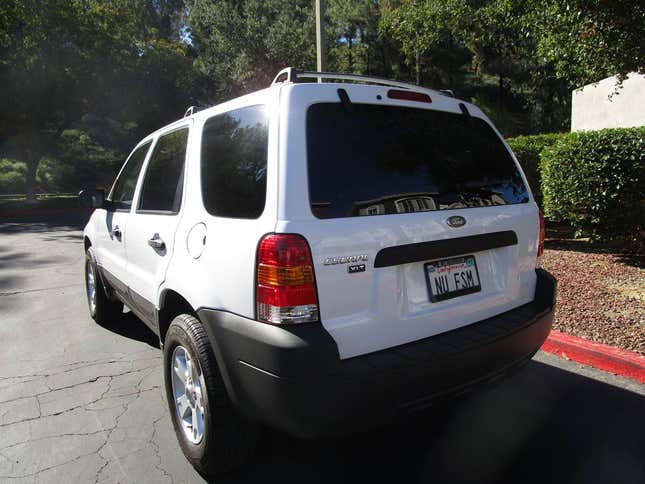 Image for article titled At $7,900, Would You Let This 2005 Ford Escape XLT Slip on By?