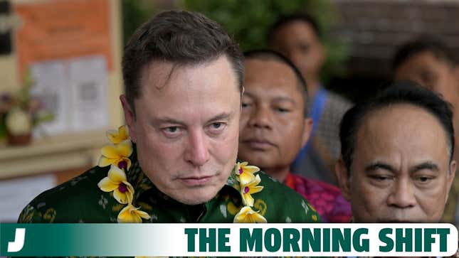 Tech-Milliardär Elon Musk (links) spricht während einer Zeremonie zur Einweihung der Satelliteneinheit Starlink in einem Gemeindegesundheitszentrum in Denpasar auf der indonesischen Ferieninsel Bali am 19. Mai 2024.