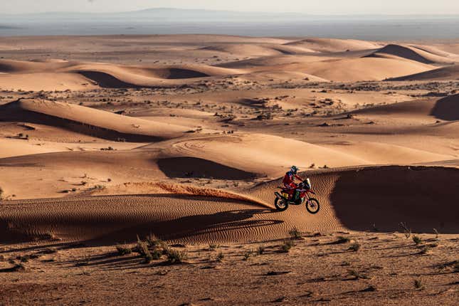 Image for article titled The Harrowing Beauty of the 2023 Dakar Rally