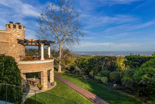 Image for article titled A Look at Quincy Jones&#39; Ultra-Lavish, $60 Million Megamansion in Bel-Air