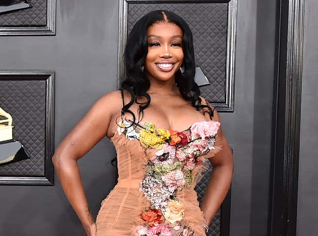 SZA arrive à la 64e cérémonie annuelle des Grammy Awards à Las Vegas le 3 avril 2022.