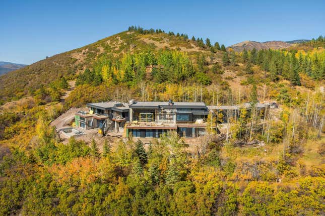 Bild für Artikel mit dem Titel Eine legendäre Hollywood-Villa, ein Rückzugsort am Hang in Aspen und eine Ranch in Oregon: Der Luxus-Immobilien-Rückblick dieser Woche