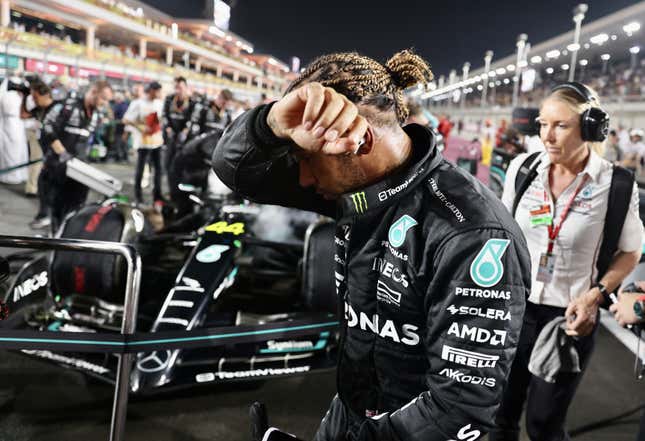 Lewis Hamilton de Mercedes después del Gran Premio de Qatar de F1 en el circuito de Losail en Doha, Qatar, el 8 de octubre de 2023