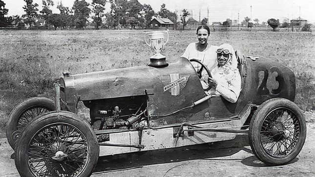 Charlie Wiggins después de ganar el sorteo Gold and Glory de 1926