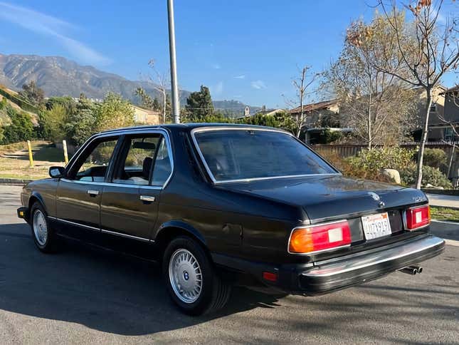 Imagem do artigo intitulado Por US$ 2.950, um BMW 735i 1982 está à venda?