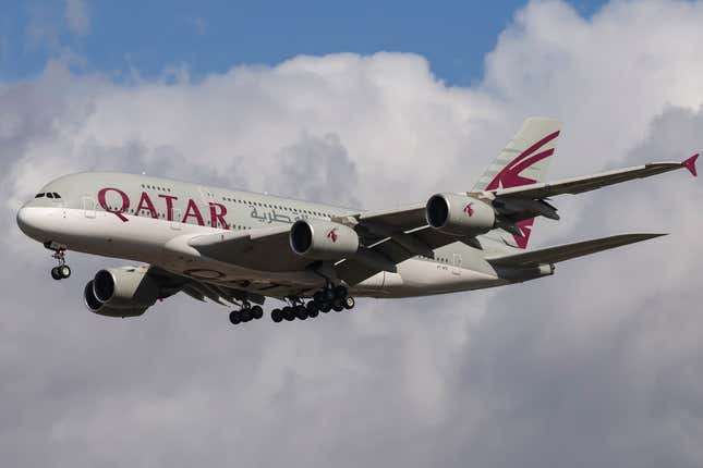 Ein Flugzeug von Qatar Airways