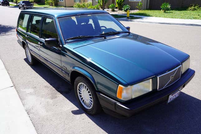 Image for article titled At $9,900, Is This 1994 Volvo 940 Turbo Wagon a Sweet Swede?