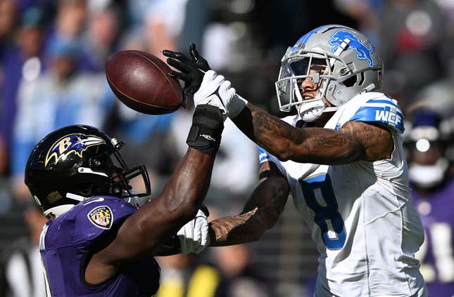 BALTIMORE, MARYLAND - OCTOBER 22: Roquan Smith #0 of the Baltimore Ravens breaks up a pass to Josh Reynolds #8 of the Detroit Lions in the third quarter of the gameat M&amp;T Bank Stadium on October 22, 2023 in Baltimore, Maryland. (Photo by Greg Fiume/Getty Images)