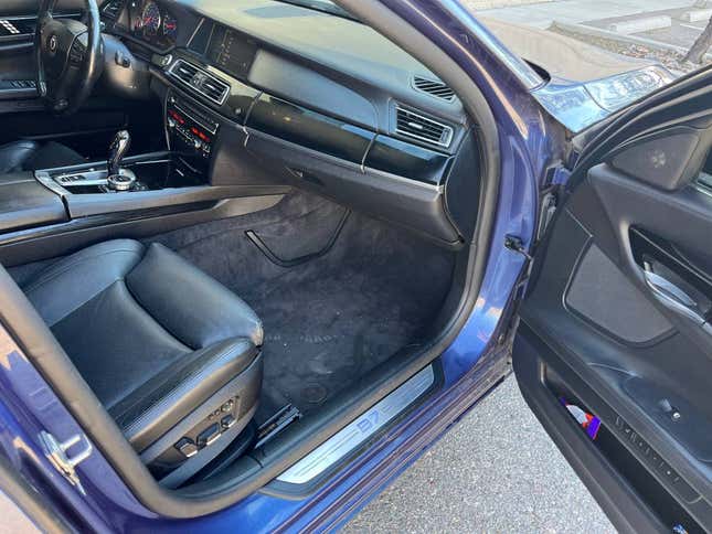 Image for article titled At $16,800, Would You Make A Beeline For This 2011 BMW Alpina B7?