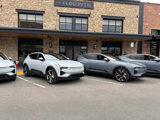 Two Polestar 3s next to each other