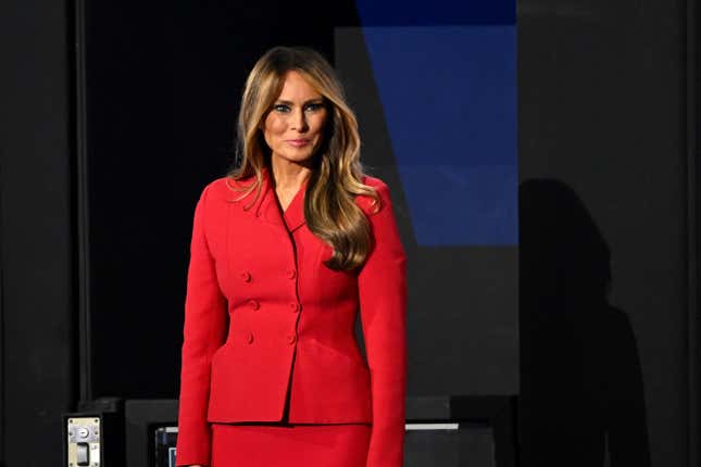 Imagen para el artículo titulado Reacción negativa de Amazon contra RTO, Sam Altman toma notas y los honorarios de Melania Trump: resumen de noticias de liderazgo