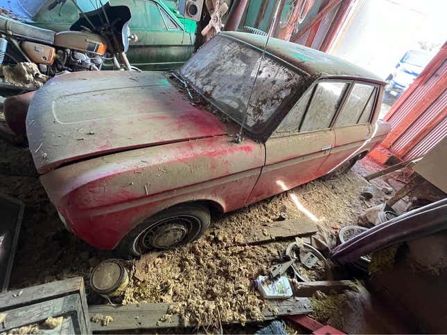 Image for article titled At $4,000, Is This 1966 Datsun 411 A Barn-Burner Of A Deal?